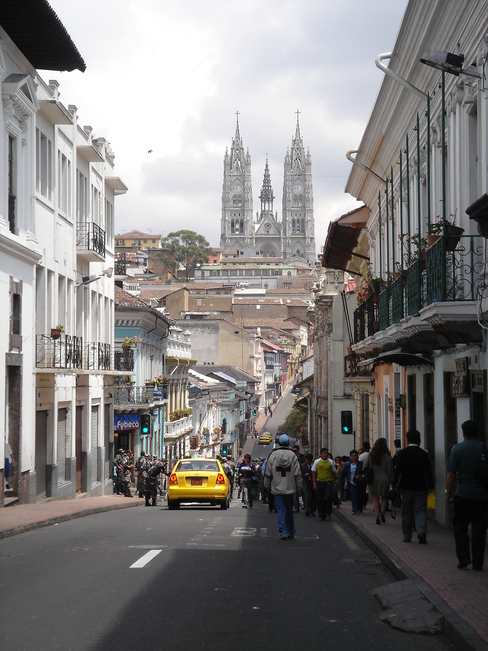 Quito street.jpg