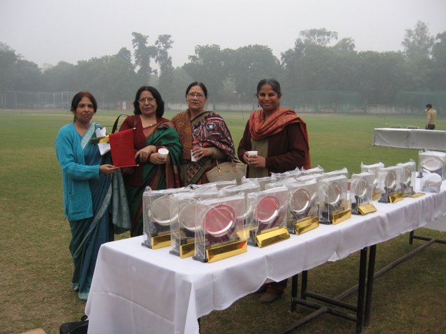 The mementos and scroll for the distinguished alumni of Gargi College