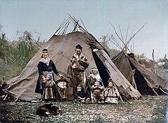 Saami Family 1900.jpg